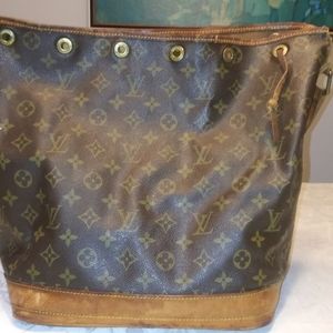 Authentic Louis Vuitton Noe Bucket Bag!